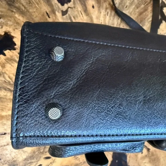 Old Trend Black Leather Bag - Picture 5 of 6